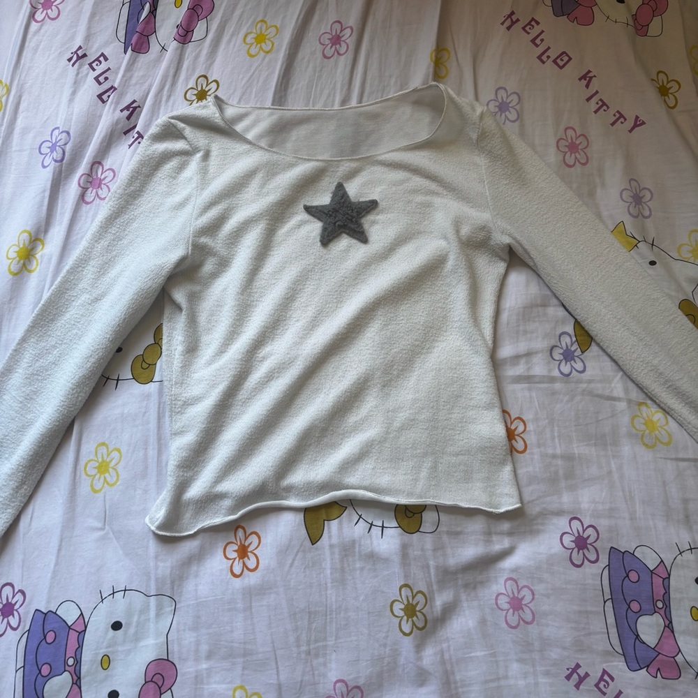 YesStyle White Long Sleeve Tee with Star Design